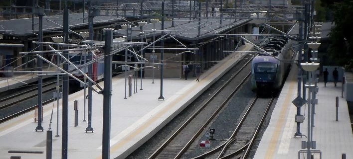 Ακινητοποιήθηκε τρένο στον Δομοκό λόγω δολιοφθοράς – Εκοψαν εκατοντάδες μέτρα καλωδίων!